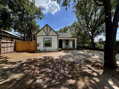 606 Hannah St, Gainesville, TX, 76240-3136 | Card Image