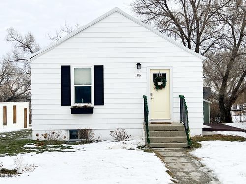 316 3rd St Nw, Watford City, ND, 58854-7334 | Card Image