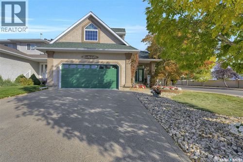 1684 Fenwick Cres N, Regina, SK, S4X4N4 | Card Image