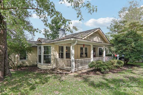 914 White Pine Dr, Hendersonville, NC, 28739-3950 | Card Image