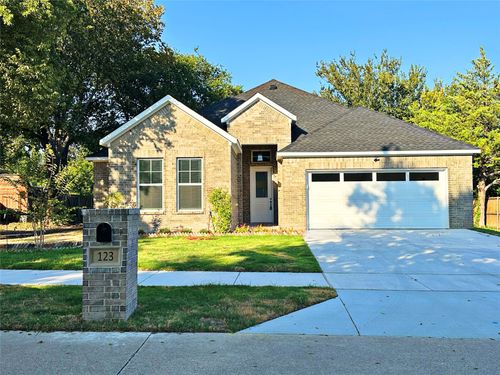 123 Bradshaw St, Waxahachie, TX, 75165-3569 | Card Image