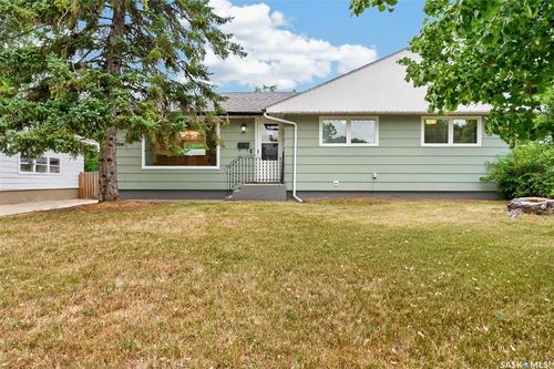 1054 Grace St, Moose Jaw, SK, S6H3C3 | Card Image