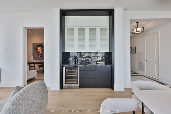 2201 - 2007 James St, Condo with 3 bedrooms, 2 bathrooms and null parking in Burlington ON | Image 17