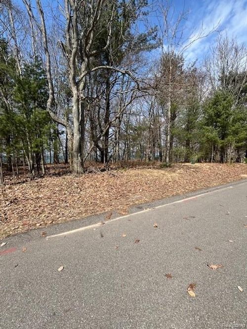 5271 Lake Breeze Dr, Pentwater, MI, 49449-9555 | Card Image