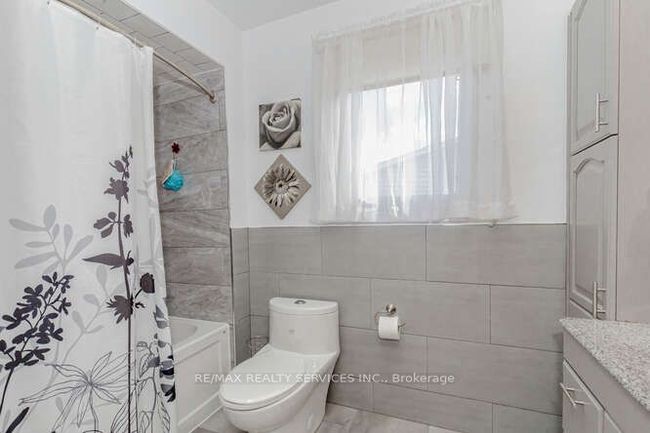 32 Simmons Blvd, House other with 3 bedrooms, 2 bathrooms and 4 parking in Brampton ON | Image 30