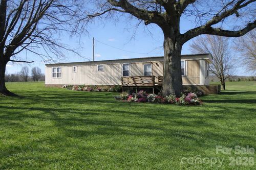 5750 New Hope Rd, Denton, NC, 27239-9339 | Card Image