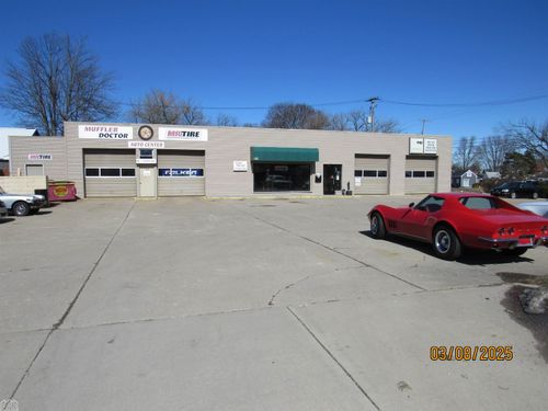 102 Fairbanks St, Marine City, MI, 48039-1533 | Card Image