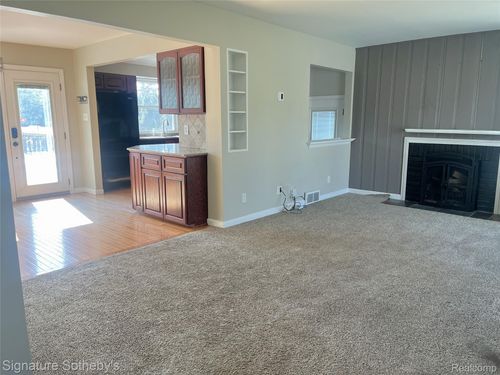 15859 Buckingham Ave, Beverly Hills, MI, 48025-3307 | Card Image