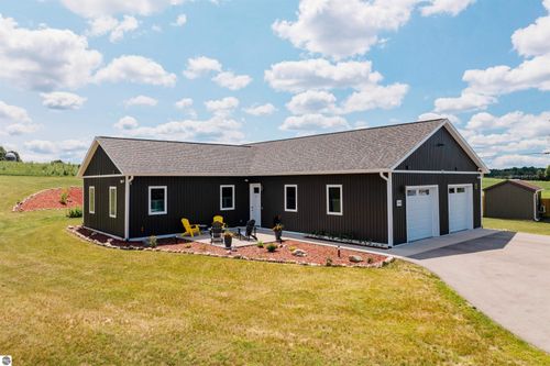5564 Knight Rd, Kingsley, MI, 49649-9385 | Card Image