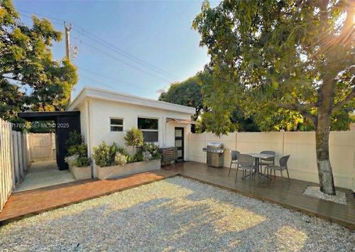 b-220 Nw 126th St, North Miami, FL, 33168-3638 | Card Image