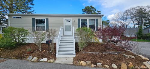 b26-525-B26 Riverleigh Ave, Riverhead, NY, 11901-3622 | Card Image