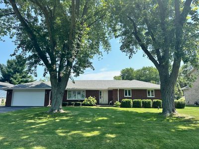 33 Roberts Road, House other with 3 bedrooms, 2 bathrooms and 2 parking in Inverness IL | Image 1