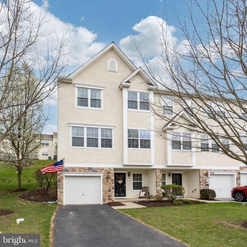 2752 Fynamore Ln, DOWNINGTOWN, PA, 19335-6027 | Card Image
