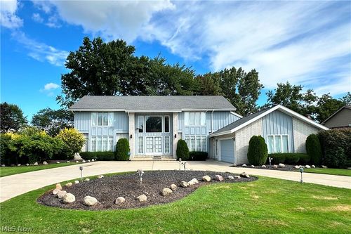 25235 Penshurst Dr, Beachwood, OH, 44122-1321 | Card Image