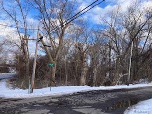 000 Oakland & Caroline, Milford Village, MI, 48381 | Card Image