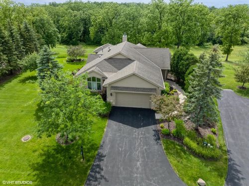 572 Trevino Dr, Lake Geneva, WI, 53147-4863 | Card Image