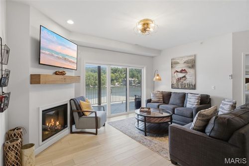 3d-166 Oak Harbor Dr, Camdenton, MO, 65020-5551 | Card Image