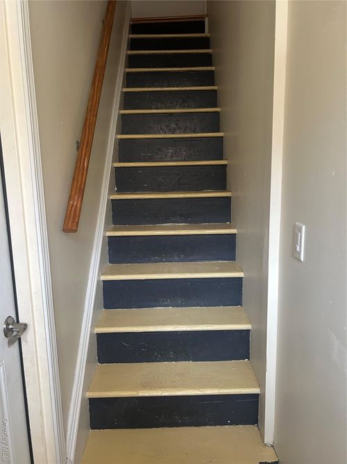 2-57 S Lander St, Newburgh, NY, 12550-5945 | Card Image