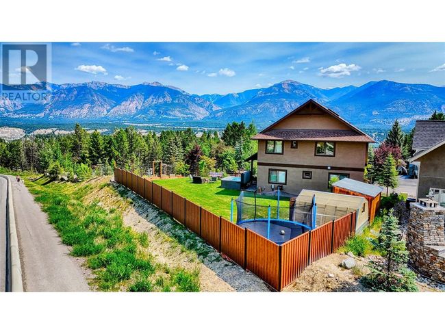 1910 Pineridge Dr, House other with 5 bedrooms, 3 bathrooms and 23 parking in Invermere BC | Image 52