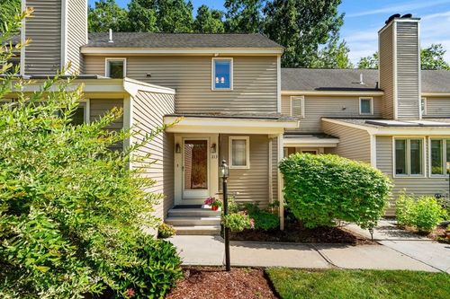 213-213 Brickett Hill Cir, Haverhill, MA, 01830-1586 | Card Image