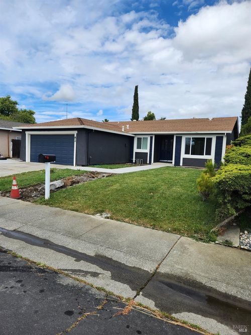 82 Newport Way, Suisun City, CA, 94585 | Card Image