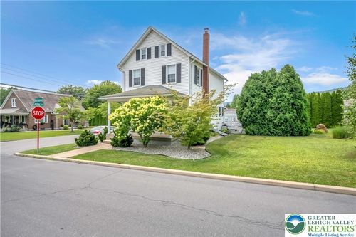 4 Fairview Ave, WIND GAP, PA, 18091-1224 | Card Image