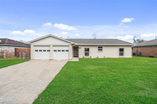 355 Windsor Sq, Alvin, TX, 77511-4927 | Card Image