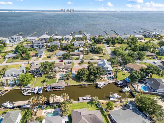 3332 Laurel Dr, House other with 3 bedrooms, 2 bathrooms and 4 parking in Gulf Breeze FL | Image 38
