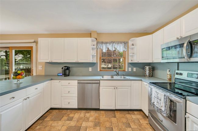 872 Franklyn Ave, House other with 3 bedrooms, 1 bathrooms and null parking in Bohemia NY | Image 4