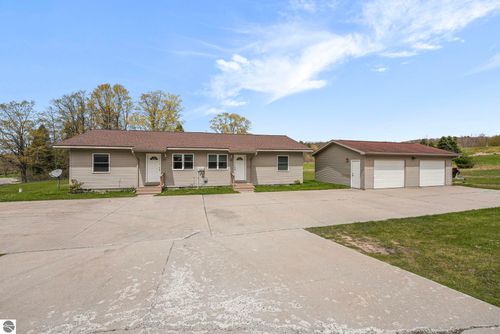 3111 Crest Hill Ln, Traverse City, MI, 49686-8970 | Card Image