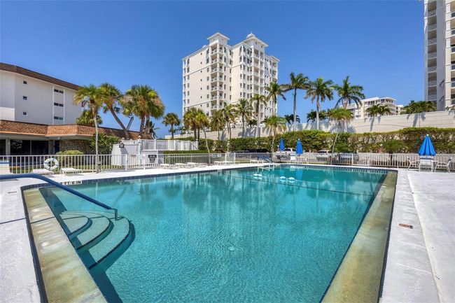 201 - 2100 Benjamin Franklin Dr, Condo with 2 bedrooms, 2 bathrooms and null parking in SARASOTA FL | Image 32