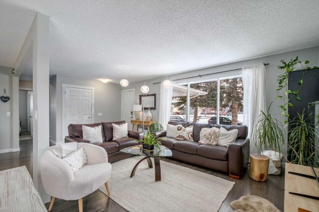 11468 Braniff Road Sw, Home with 4 bedrooms, 2 bathrooms and 4 parking in Calgary AB | Image 5