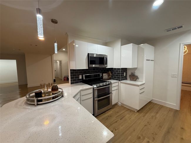 2302 Stone Glen Ln, House other with 3 bedrooms, 2 bathrooms and null parking in Carrollton TX | Image 9