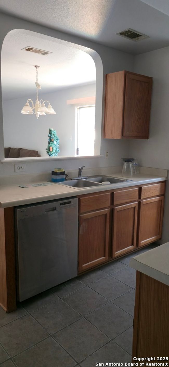 335 Silver Bit, House other with 3 bedrooms, 2 bathrooms and null parking in San Antonio TX | Image 5