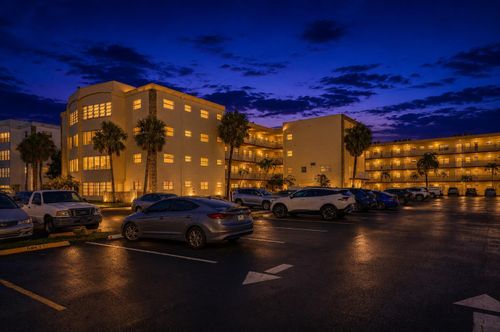 305-3990 Nw 42nd Ave, Lauderdale Lakes, FL, 33319-4835 | Card Image