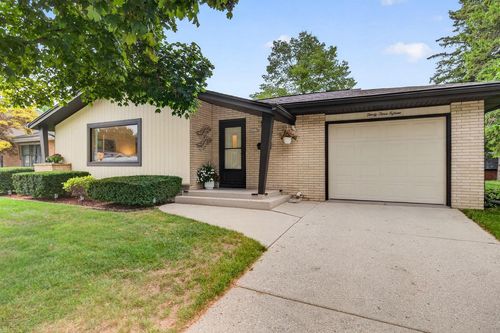 3315 Hickory Circle, Sheboygan, WI, 53081 | Card Image