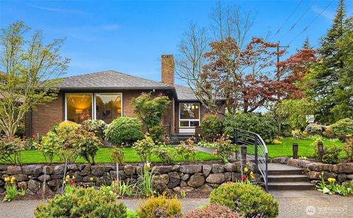 6857 44th Ave Ne, Seattle, WA, 98115-7543 | Card Image