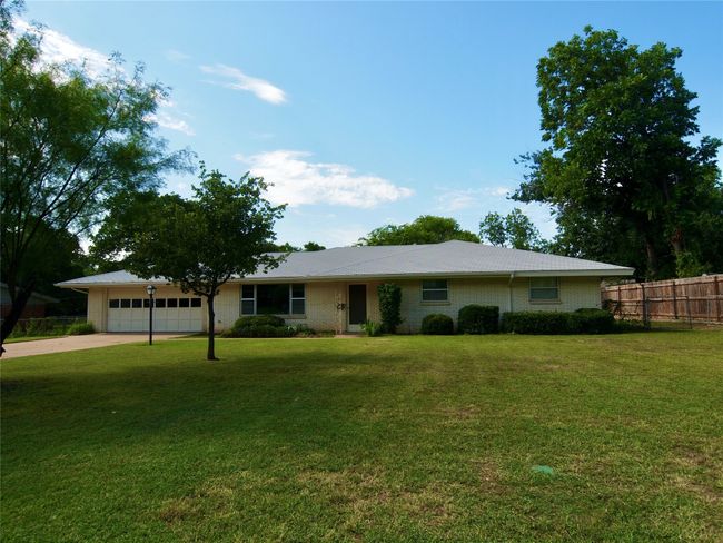 1441 Brazos St, House other with 3 bedrooms, 2 bathrooms and null parking in Graham TX | Image 37