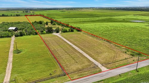 670 Nickerson Farms Rd, Seguin, TX, 78155-8390 | Card Image