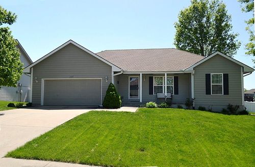 307 E 22nd St, Kearney, MO, 64060-7315 | Card Image
