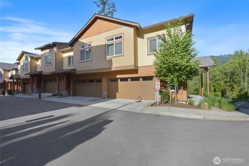 1086 Collier Pl Sw, Issaquah, WA, 98027-5037 | Card Image