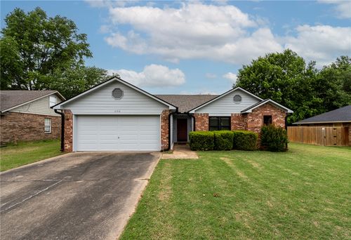 1150 S Lyndale St, Siloam Springs, AR, 72761-4577 | Card Image