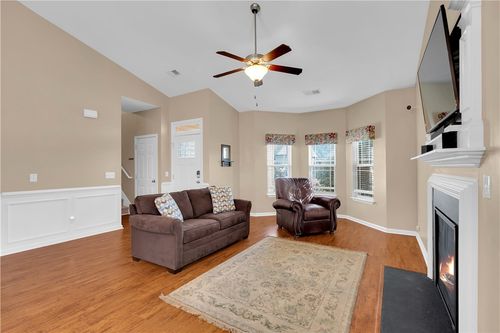 213 Shale Dr, Easley, SC, 29642-7302 | Card Image