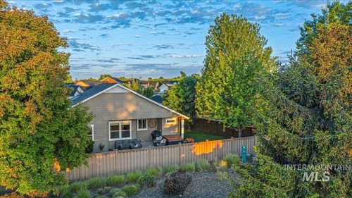 102 S Streamleaf Ave, Star, ID, 83669-5949 | Card Image