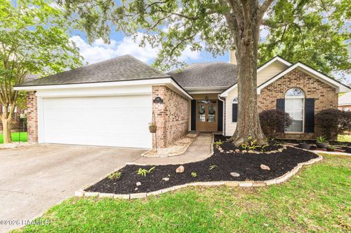 415 Crest Cir, Youngsville, LA, 70592-5468 | Card Image
