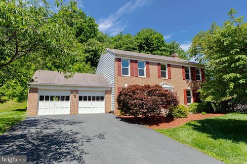 11778 Hollyview Dr, Great Falls, VA, 22066-1330 | Card Image