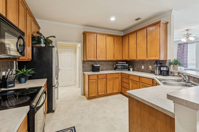 6119 Cypress Point Dr, Townhouse with 2 bedrooms, 2 bathrooms and null parking in Garland TX | Image 9