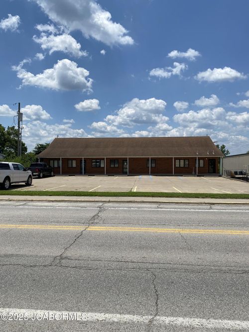 1016 E Main St, Linn, MO, 65051-9782 | Card Image