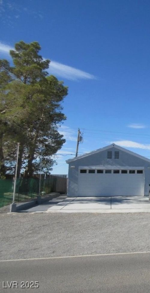 3924 Mount Charleston Dr, Pahrump, NV, 89048-1057 | Card Image