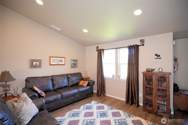 1028 W Sequoia Rd, House other with 3 bedrooms, 2 bathrooms and 2 parking in Moses Lake WA | Image 9